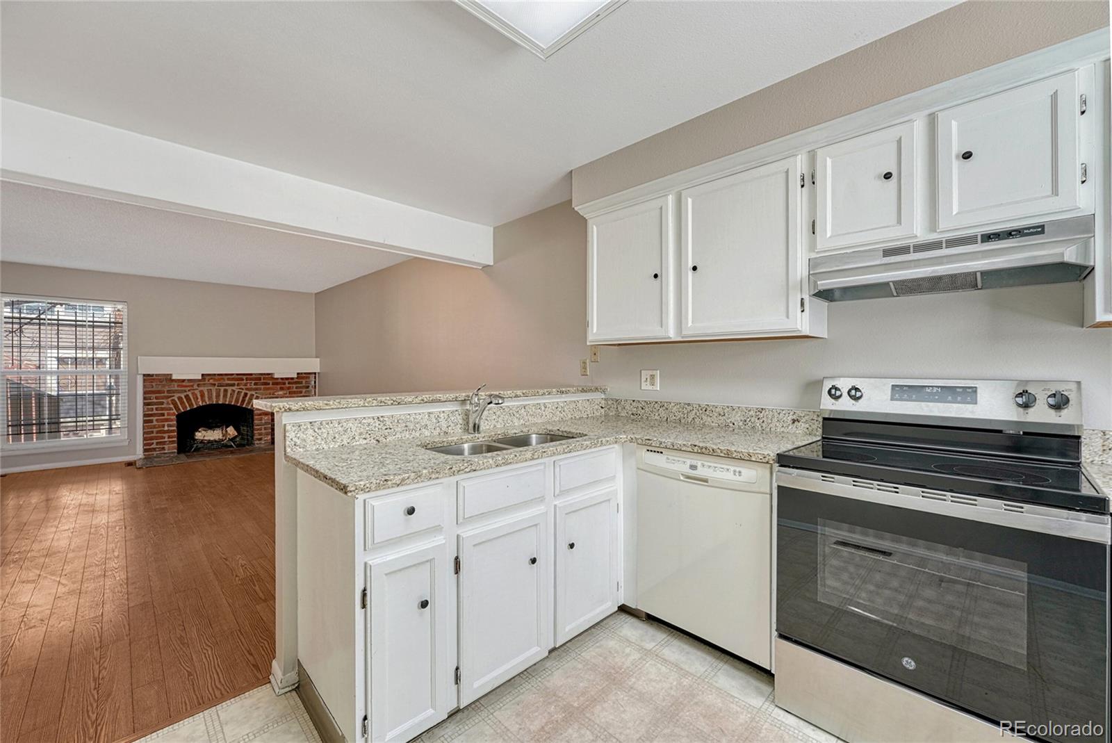 MLS Image #10 for 2062 s helena street,aurora, Colorado