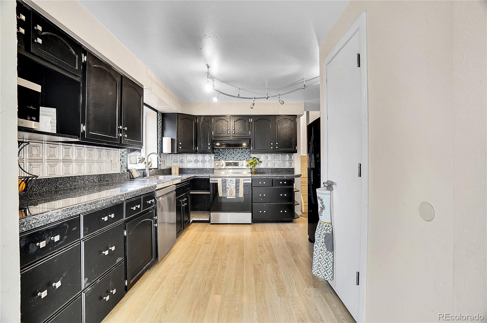 MLS Image #8 for 903 e 7th avenue,broomfield, Colorado