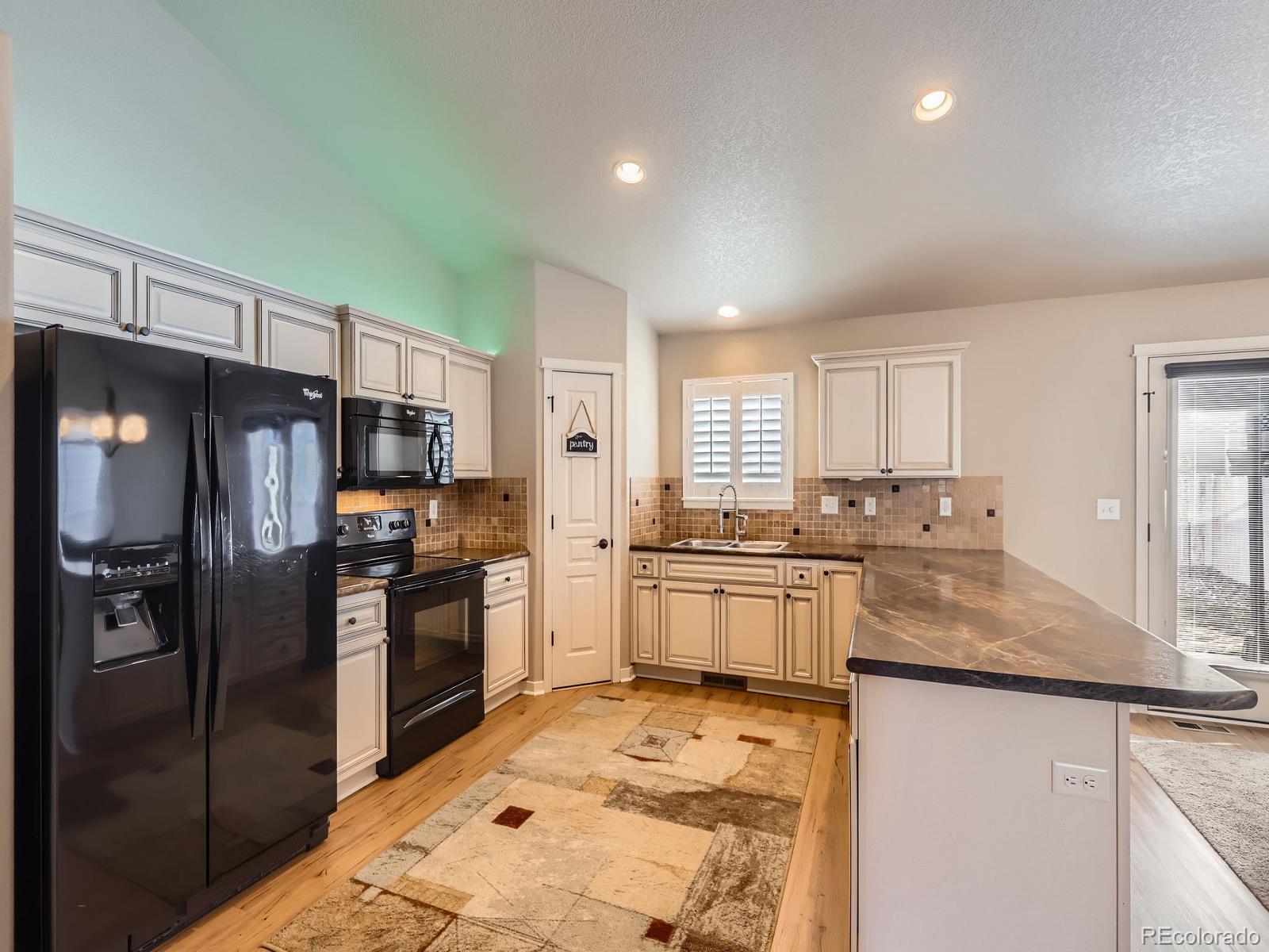 MLS Image #10 for 928  dove hill road,la salle, Colorado