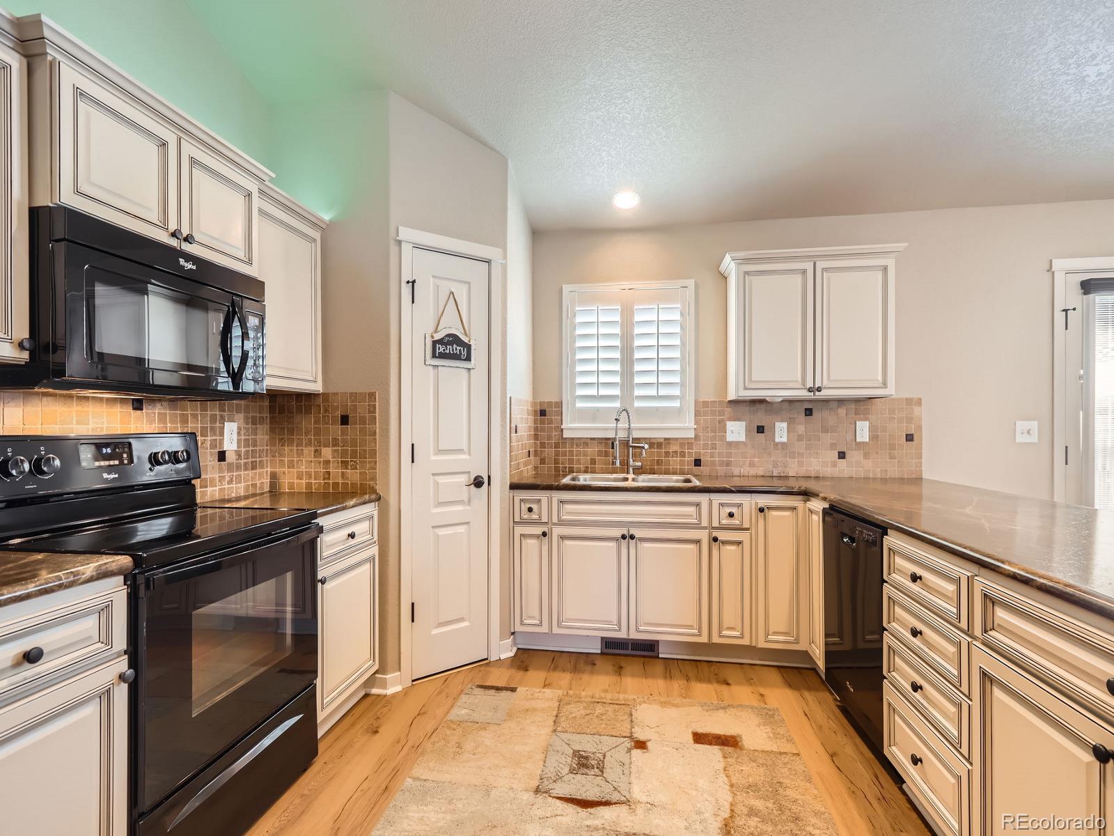 MLS Image #11 for 928  dove hill road,la salle, Colorado