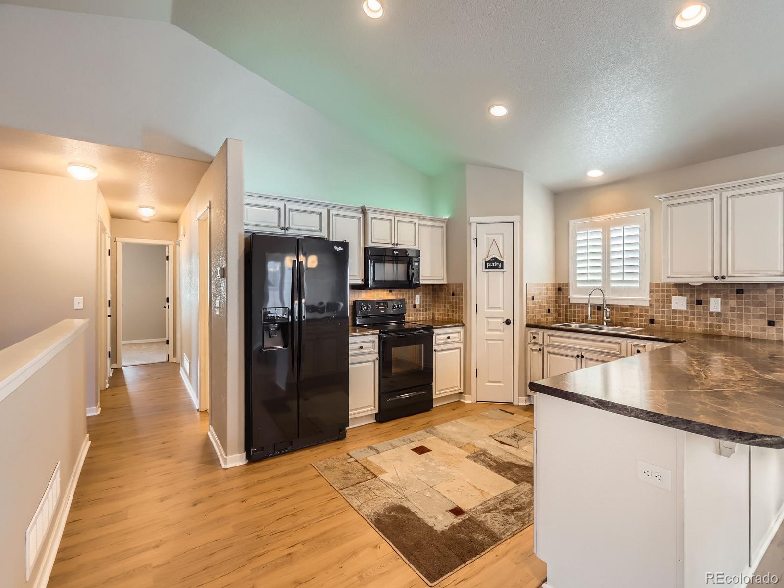 MLS Image #9 for 928  dove hill road,la salle, Colorado