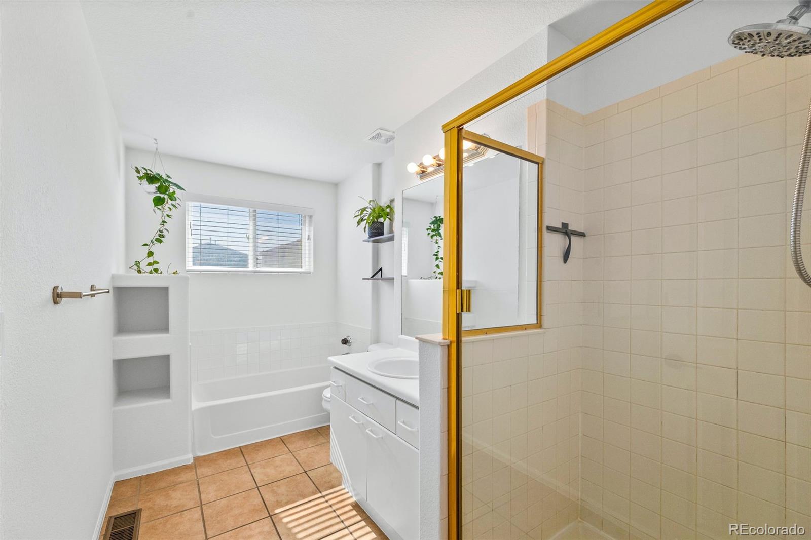 MLS Image #8 for 1885 s quebec way,denver, Colorado