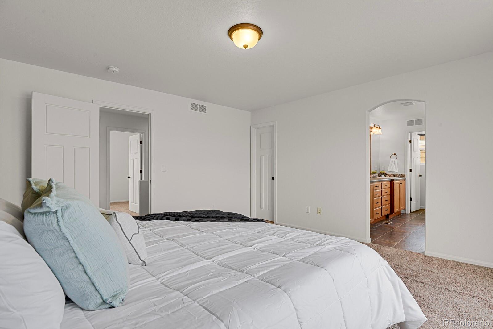 MLS Image #11 for 20826  robins drive,denver, Colorado