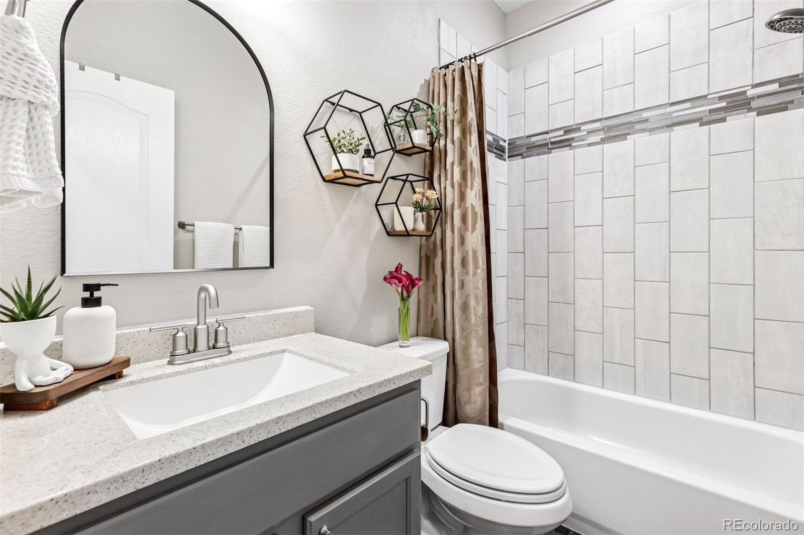 MLS Image #14 for 25148 e lake place,aurora, Colorado