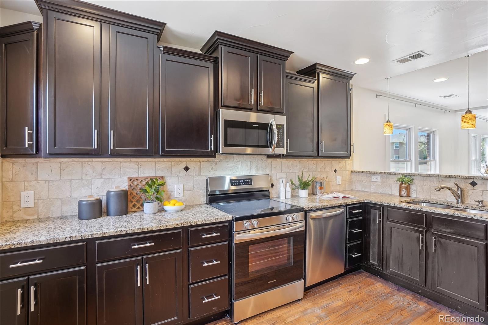 MLS Image #12 for 1552  hudson street,denver, Colorado