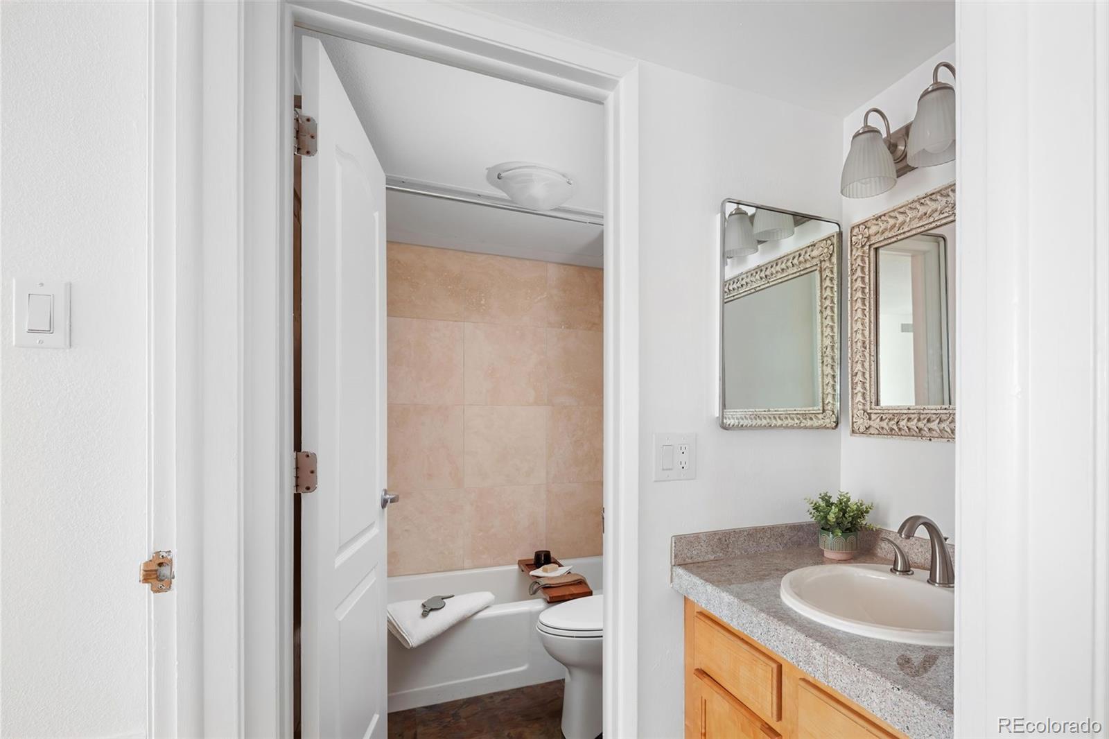 MLS Image #14 for 1020  15th street,denver, Colorado