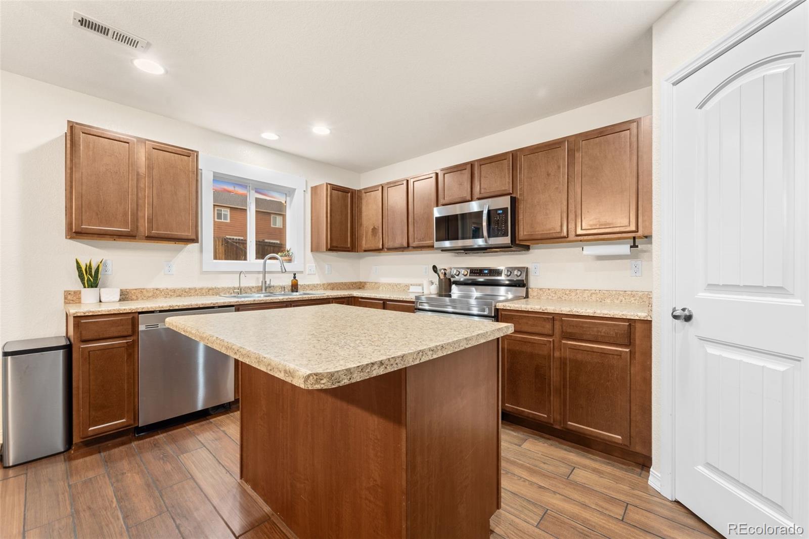 MLS Image #10 for 3884  winter sun drive,colorado springs, Colorado