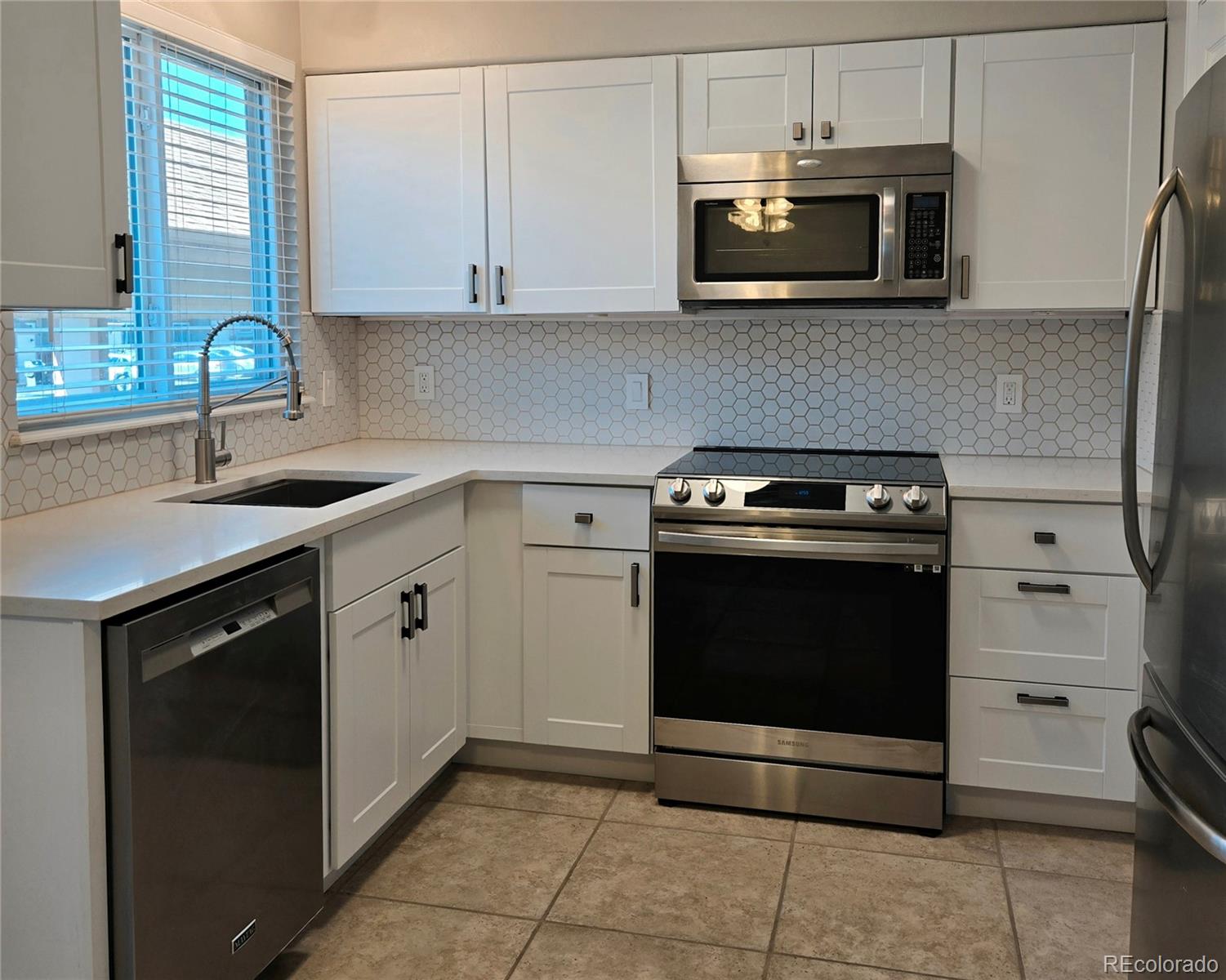 MLS Image #2 for 886  summer drive,highlands ranch, Colorado