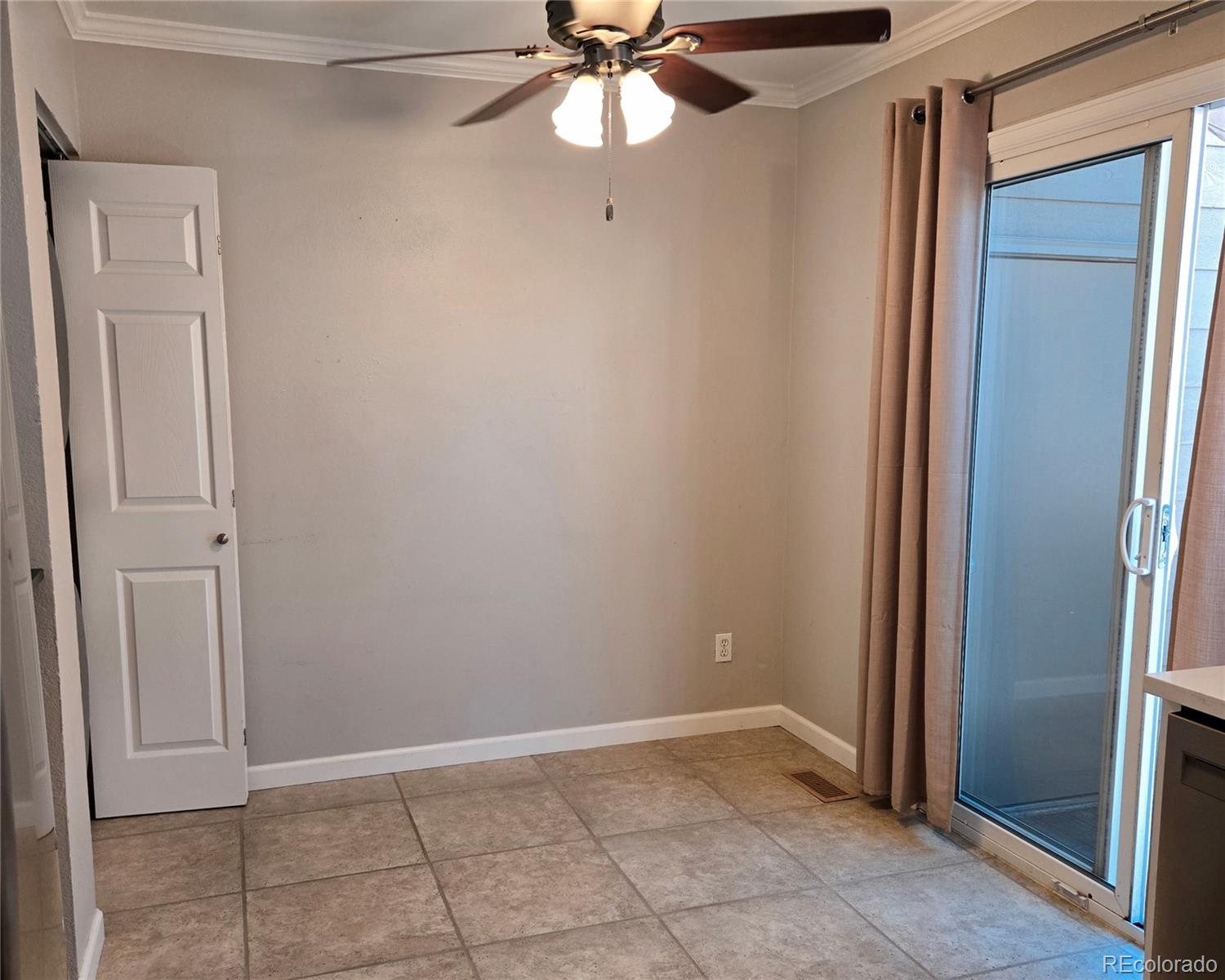 MLS Image #5 for 886  summer drive,highlands ranch, Colorado
