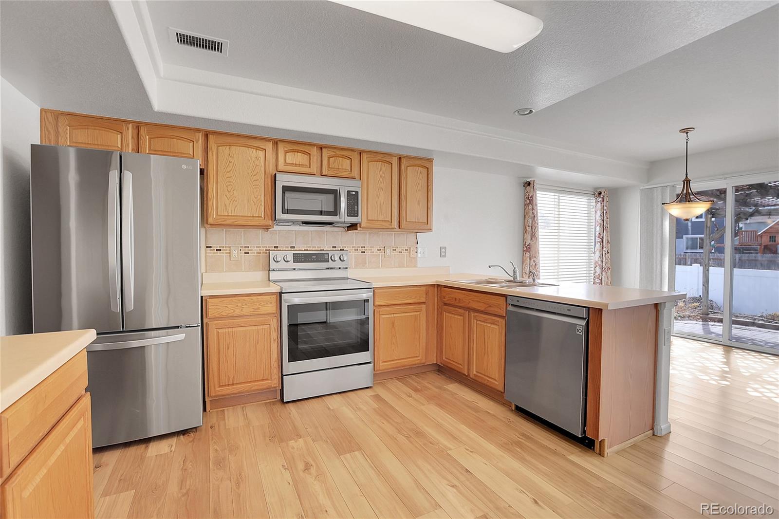 MLS Image #10 for 20764 e 47th avenue,denver, Colorado