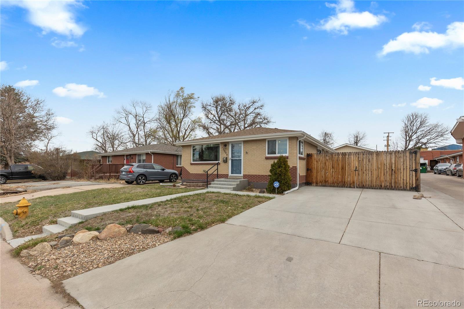 MLS Image #4 for 1996 s dexter street,denver, Colorado