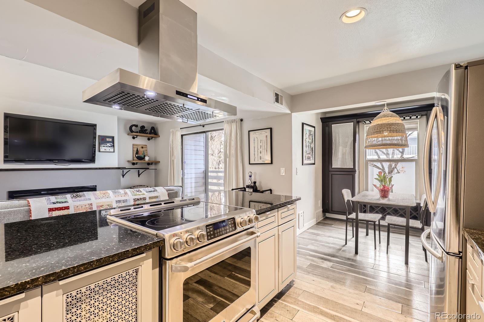 MLS Image #10 for 3141 s tamarac drive,denver, Colorado