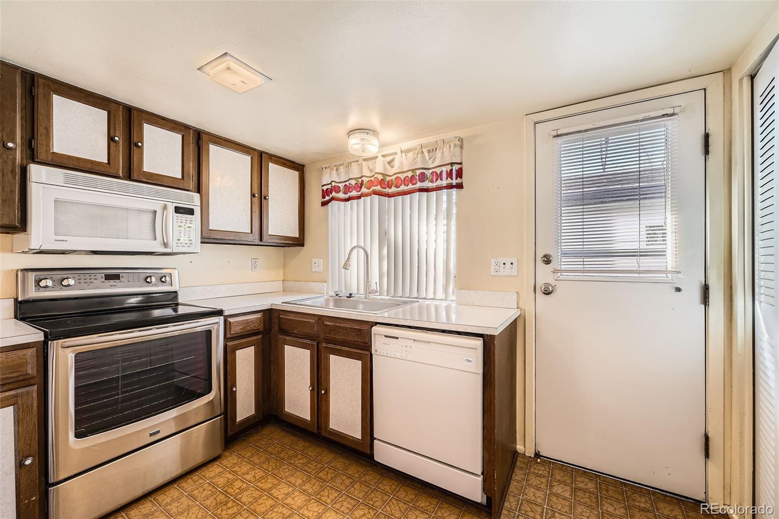 MLS Image #4 for 16036 e ithaca place,aurora, Colorado