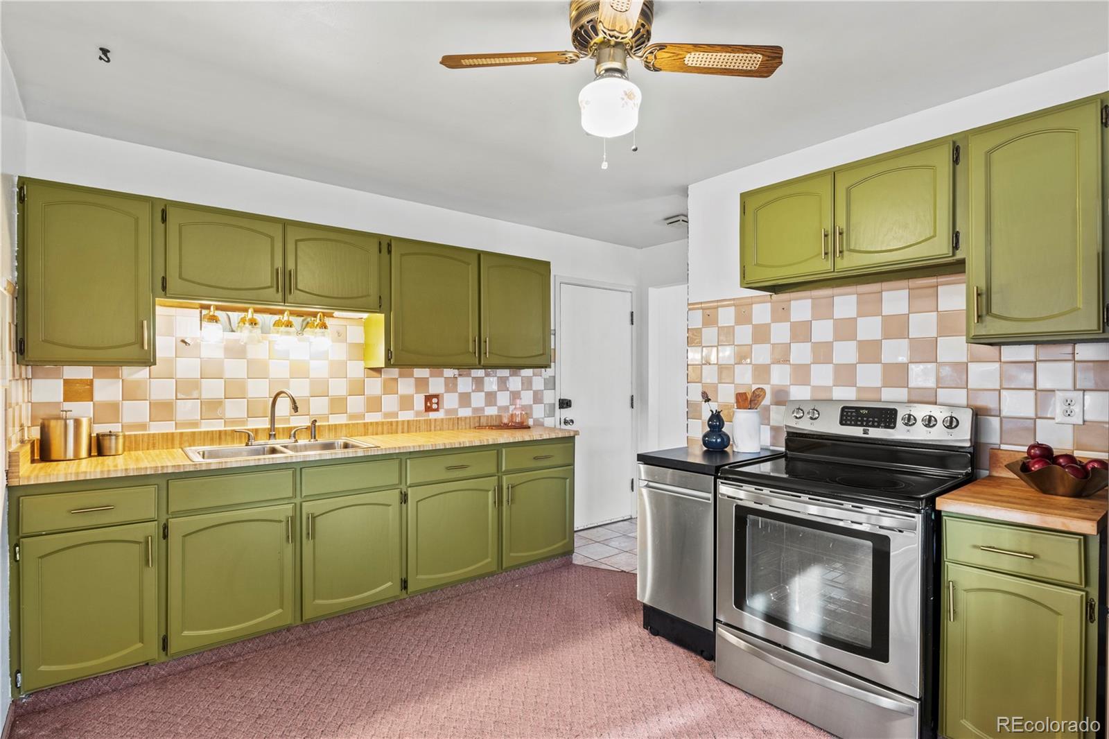 MLS Image #14 for 2909 s zurich court,denver, Colorado