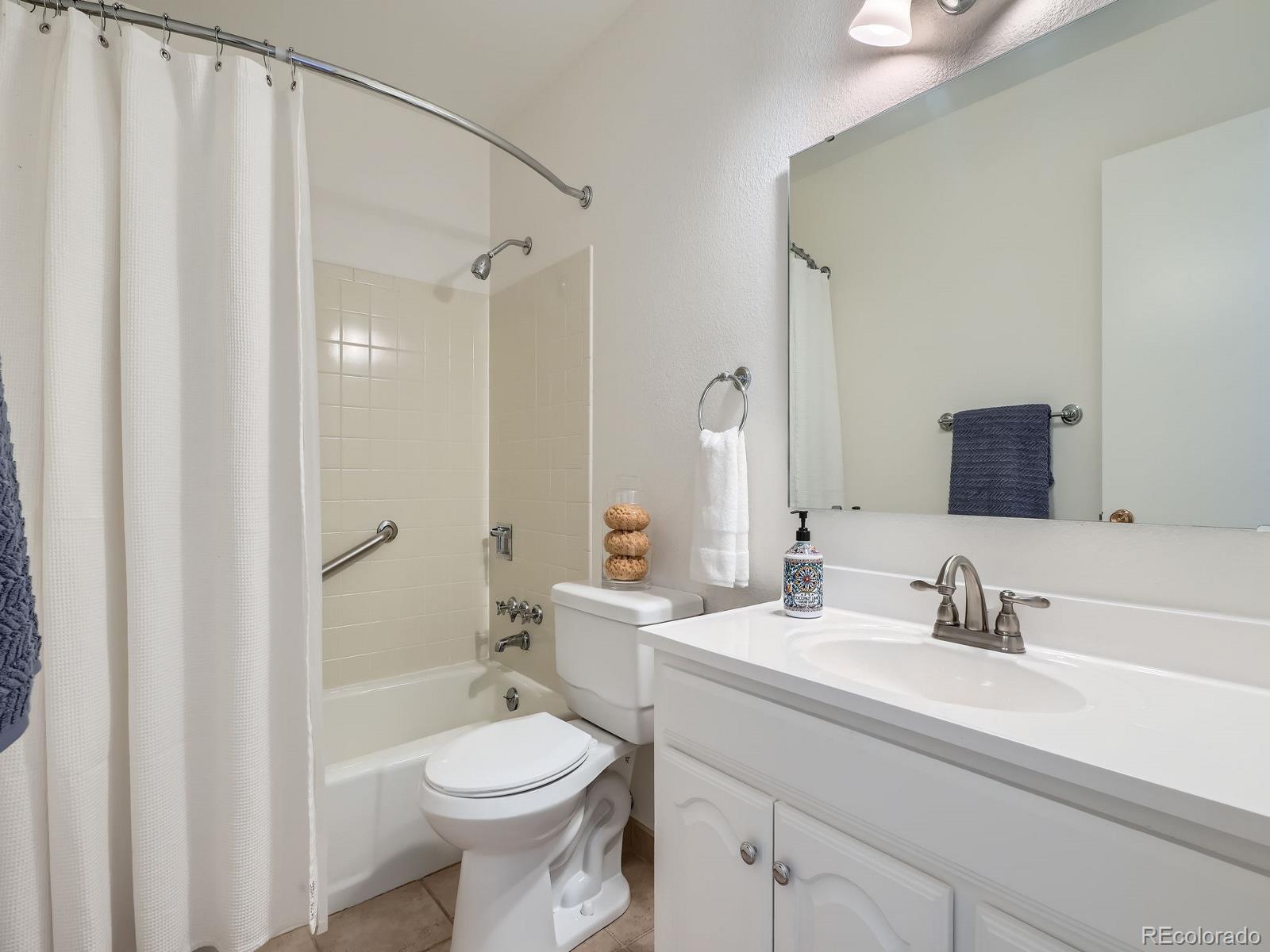 MLS Image #13 for 9057 e oxford drive,denver, Colorado