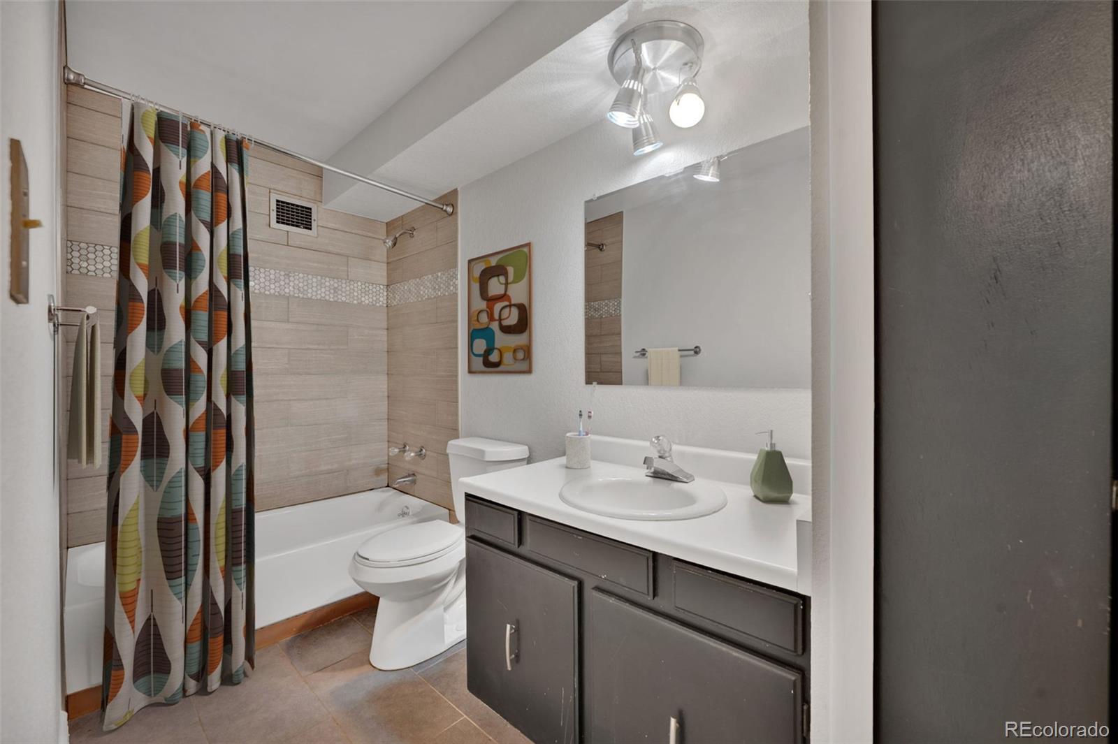 MLS Image #8 for 6930 e girard avenue,denver, Colorado