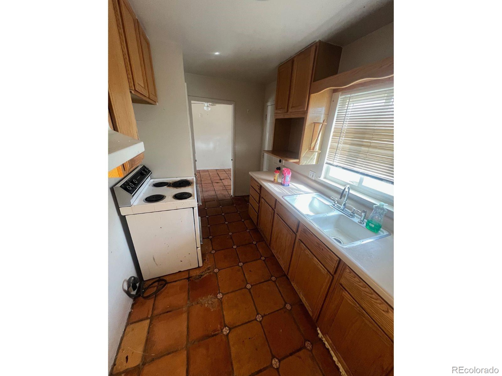 MLS Image #11 for 2922 s cherry way,denver, Colorado