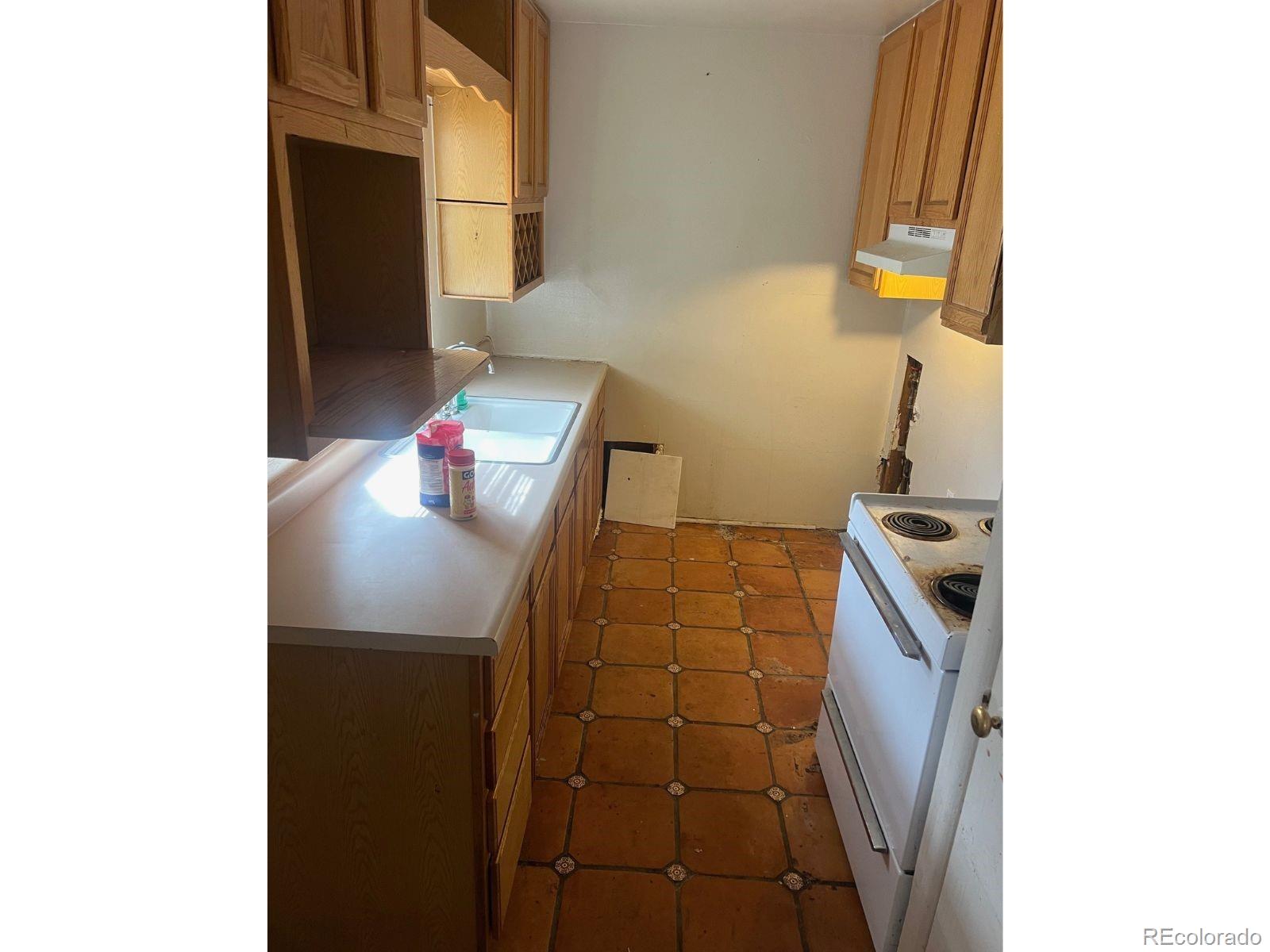MLS Image #12 for 2922 s cherry way,denver, Colorado
