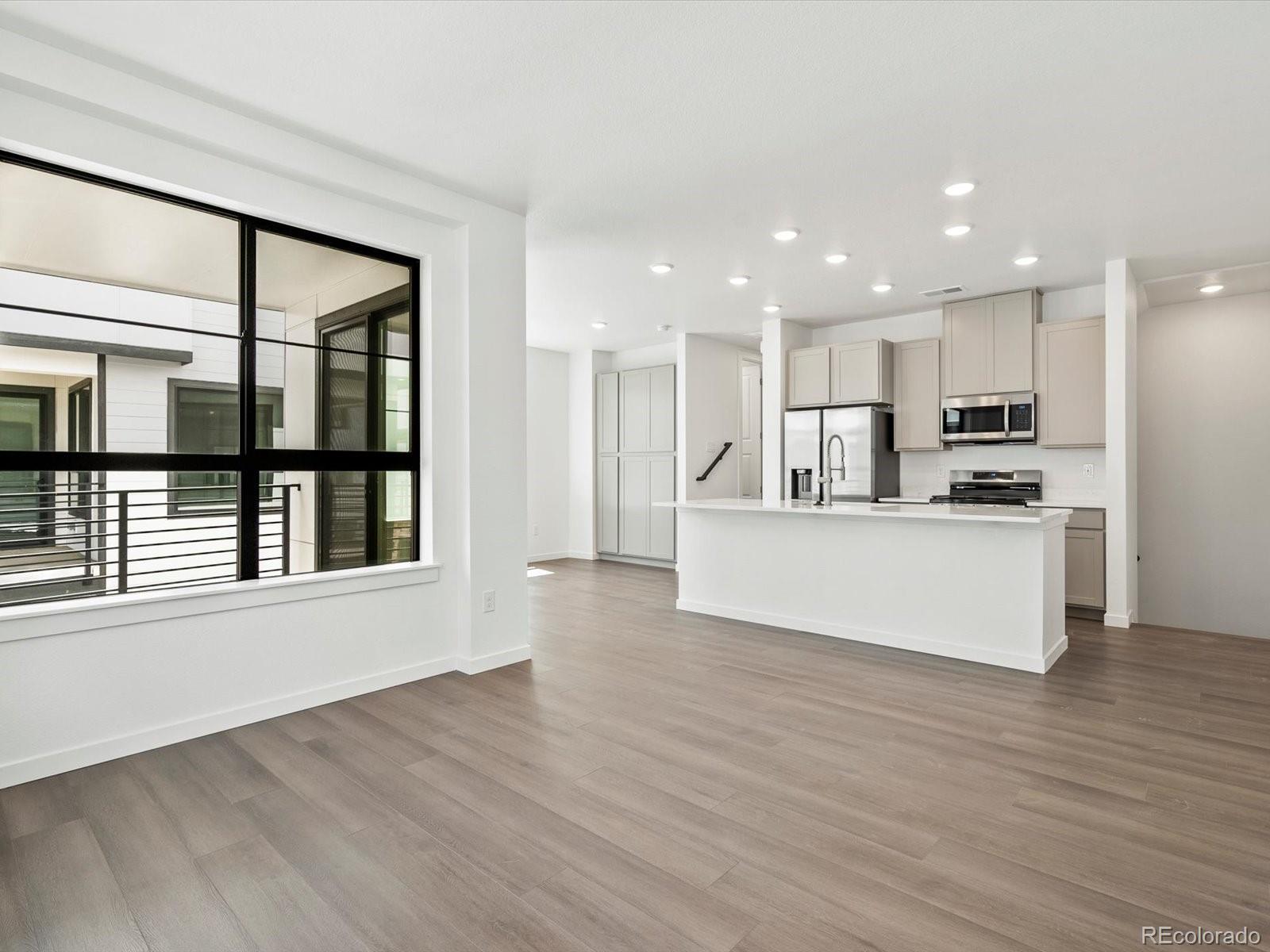 MLS Image #5 for 2036 s holly street 4,denver, Colorado