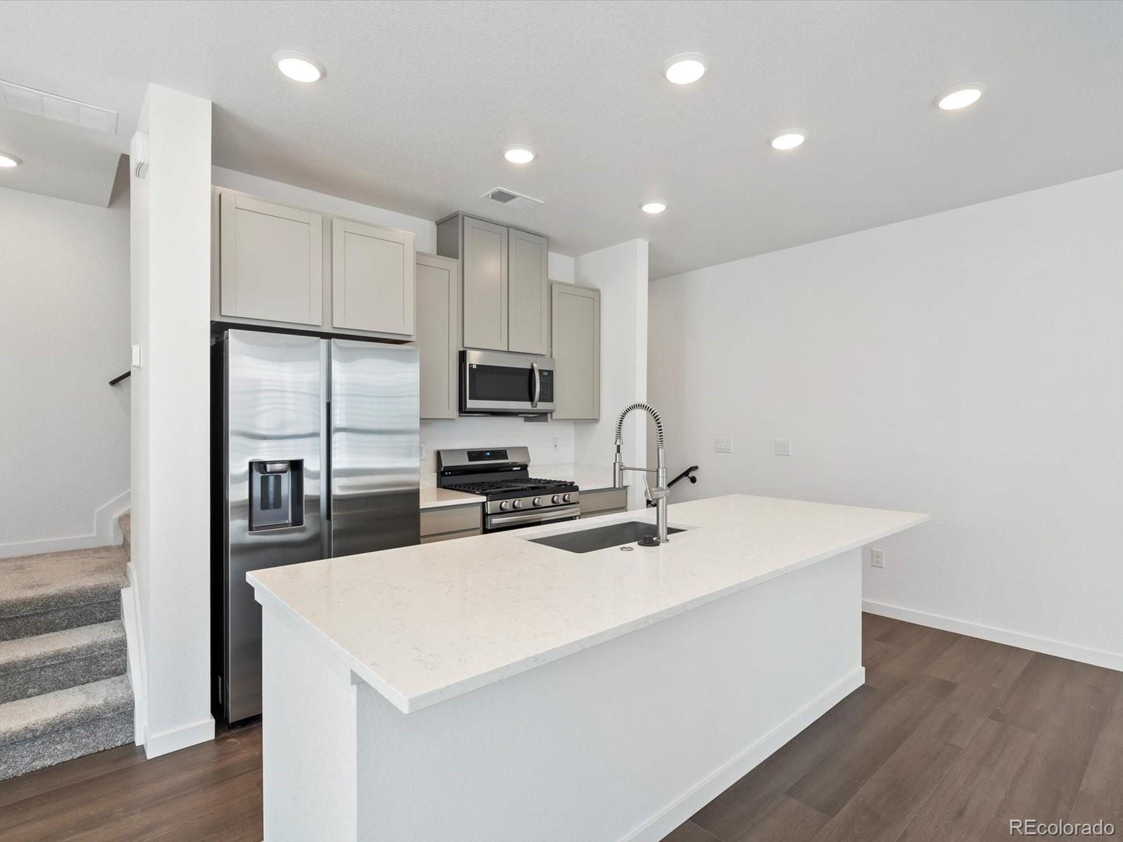 MLS Image #7 for 2036 s holly street 4,denver, Colorado