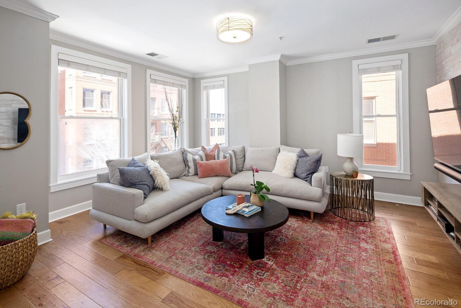 MLS Image #11 for 1631 n emerson street,denver, Colorado