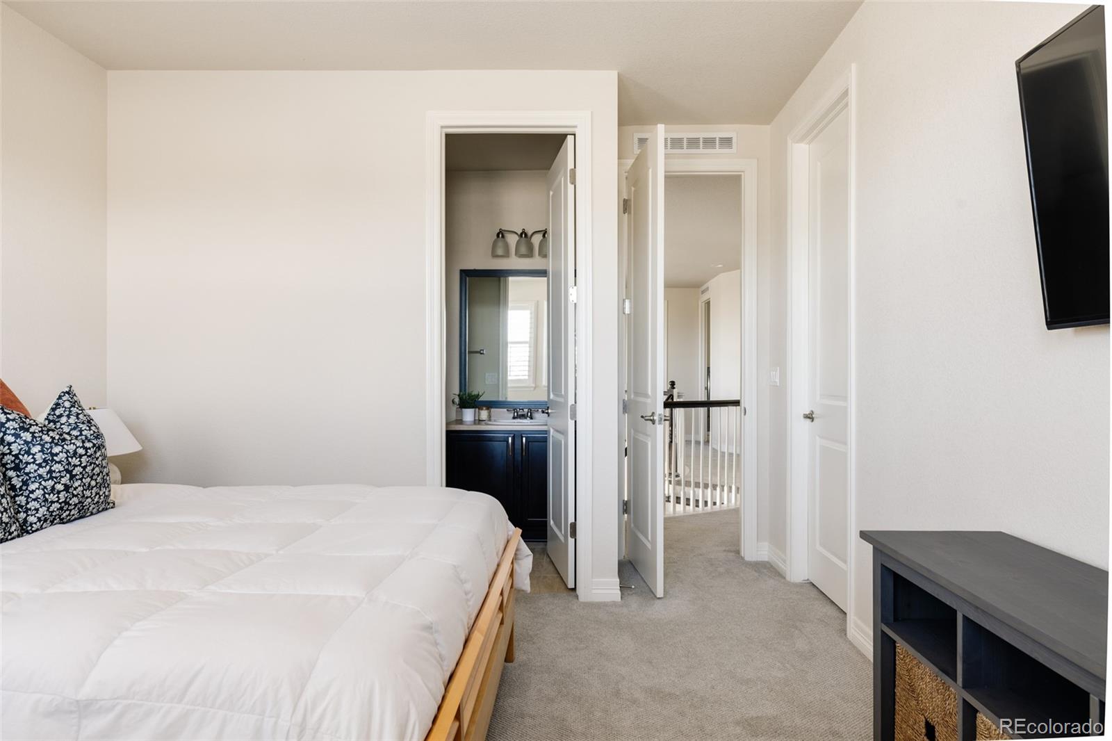 MLS Image #27 for 27274 e lakeview place,aurora, Colorado
