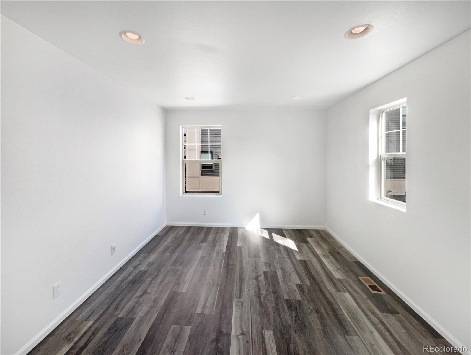 MLS Image #13 for 4940  akron street,denver, Colorado