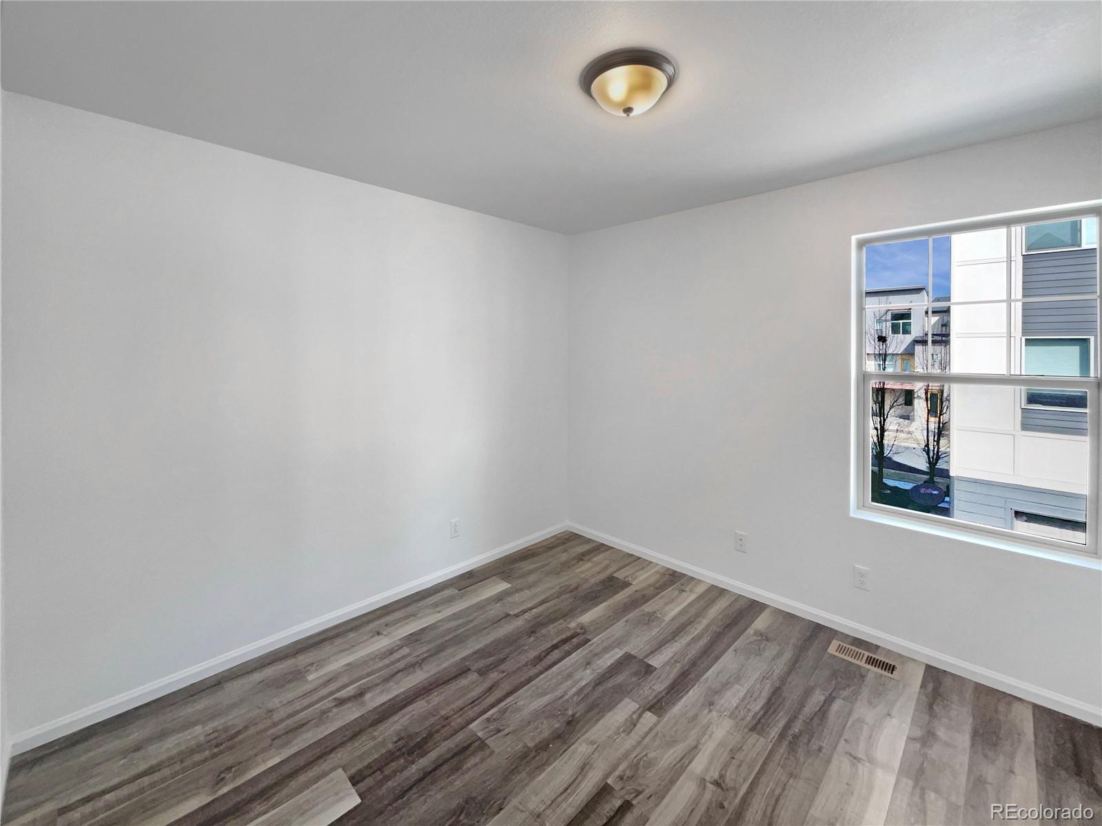 MLS Image #4 for 4940  akron street,denver, Colorado
