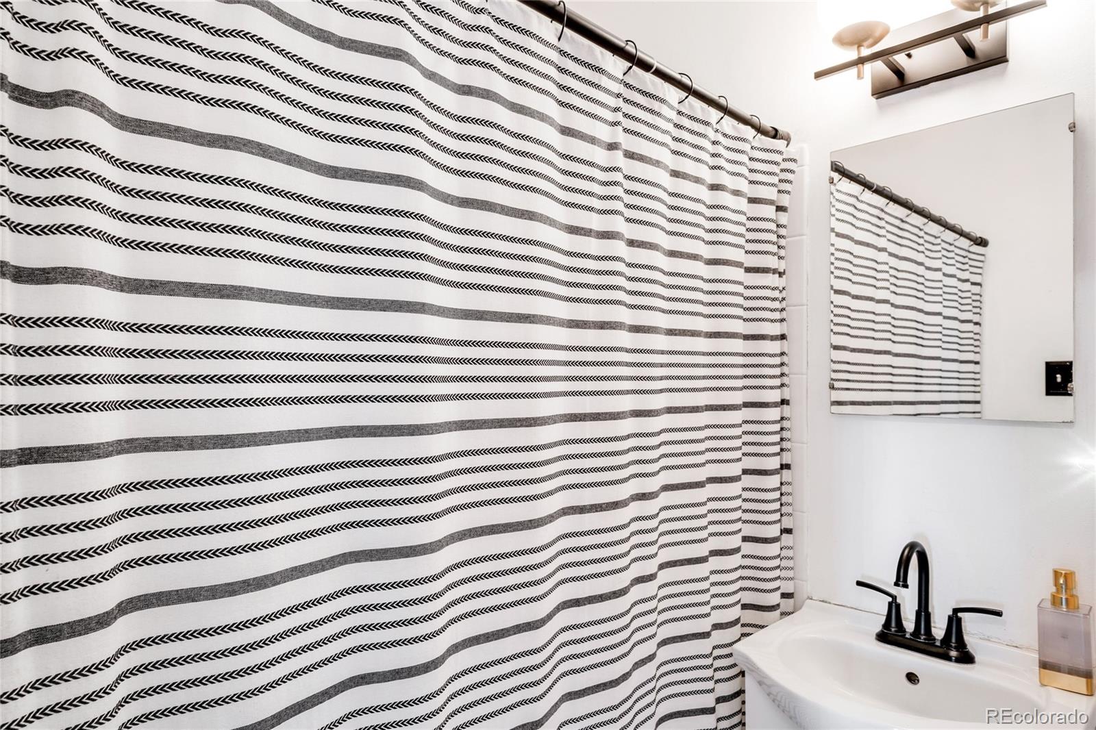 MLS Image #17 for 85 n grant street,denver, Colorado