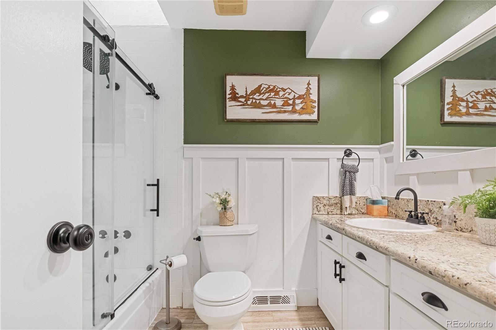 MLS Image #13 for 3326 s geneva street,denver, Colorado