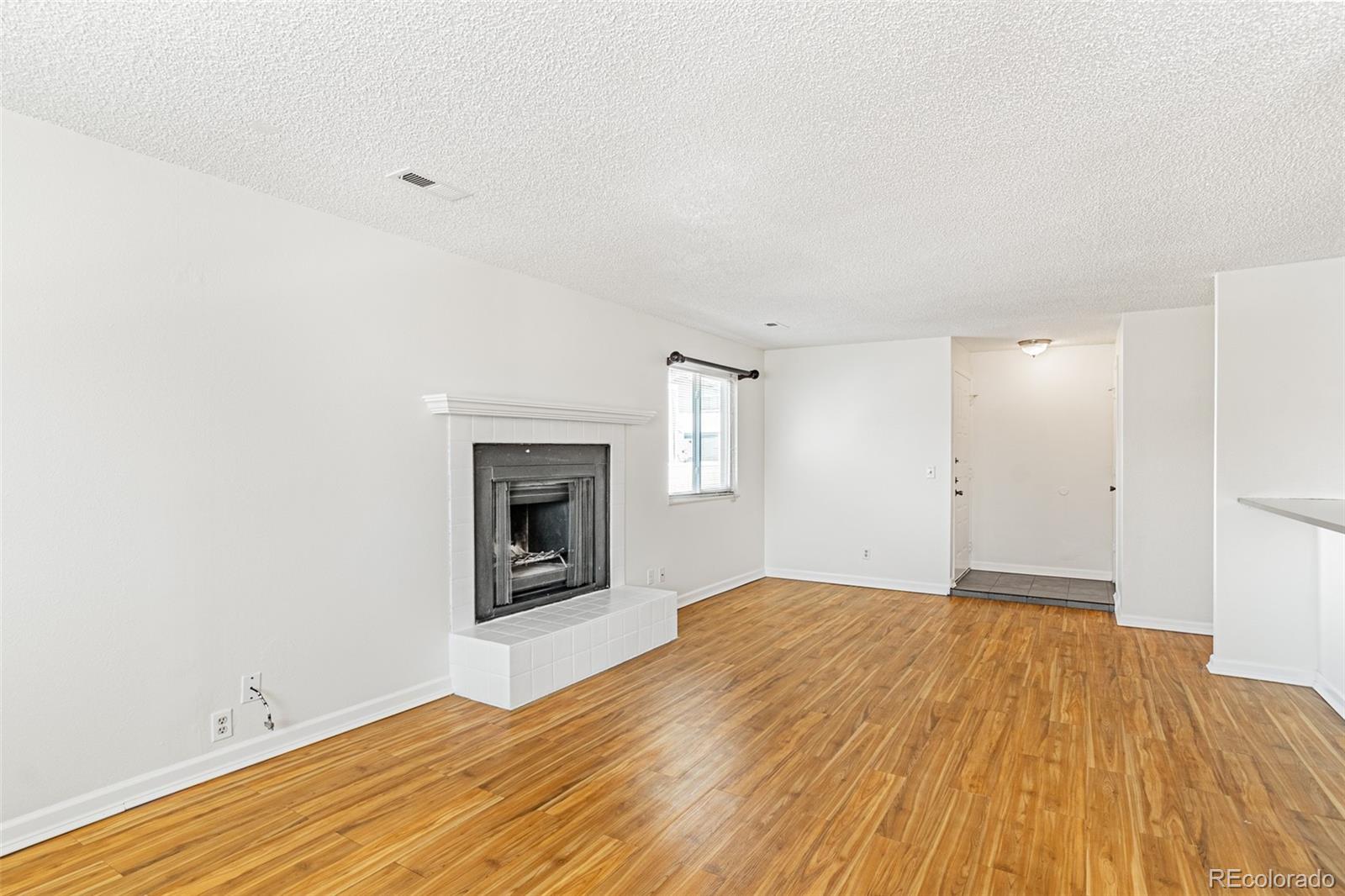 MLS Image #10 for 1180 s monaco parkway,denver, Colorado