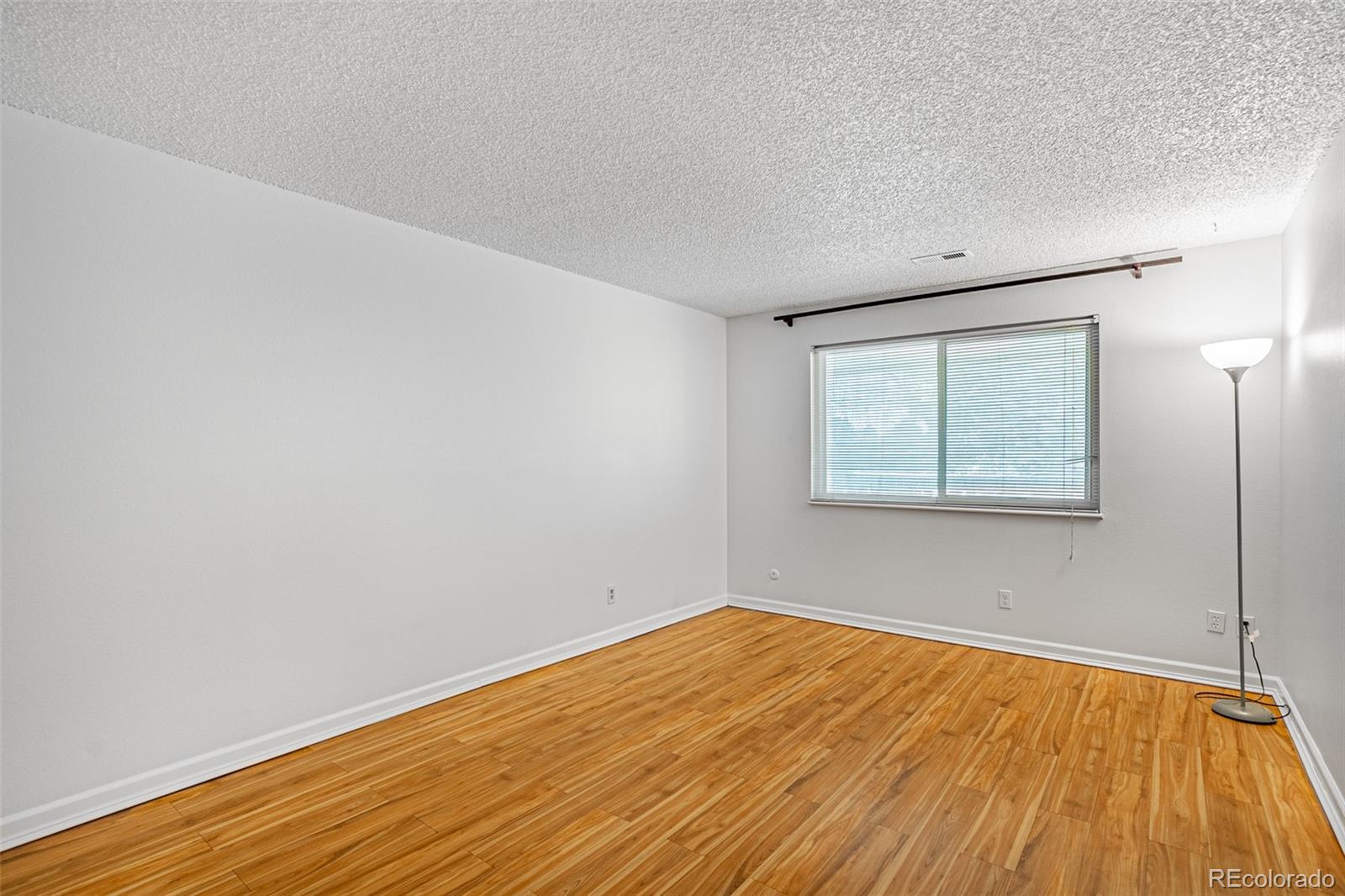 MLS Image #12 for 1180 s monaco parkway,denver, Colorado