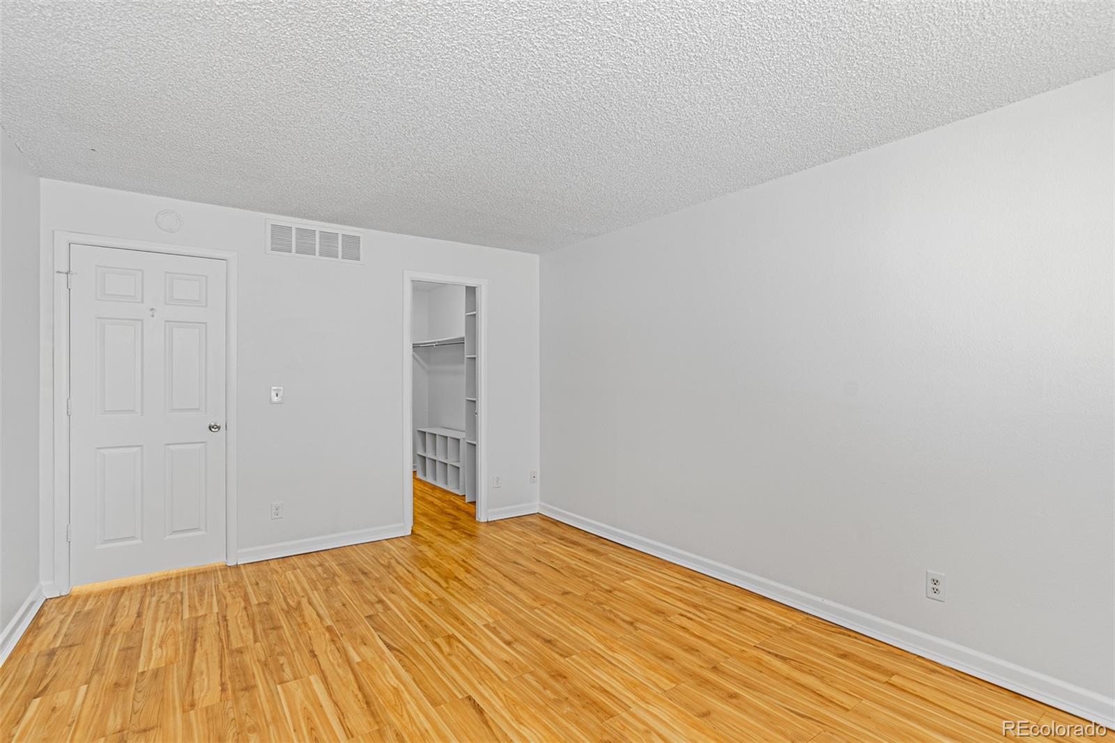 MLS Image #13 for 1180 s monaco parkway,denver, Colorado