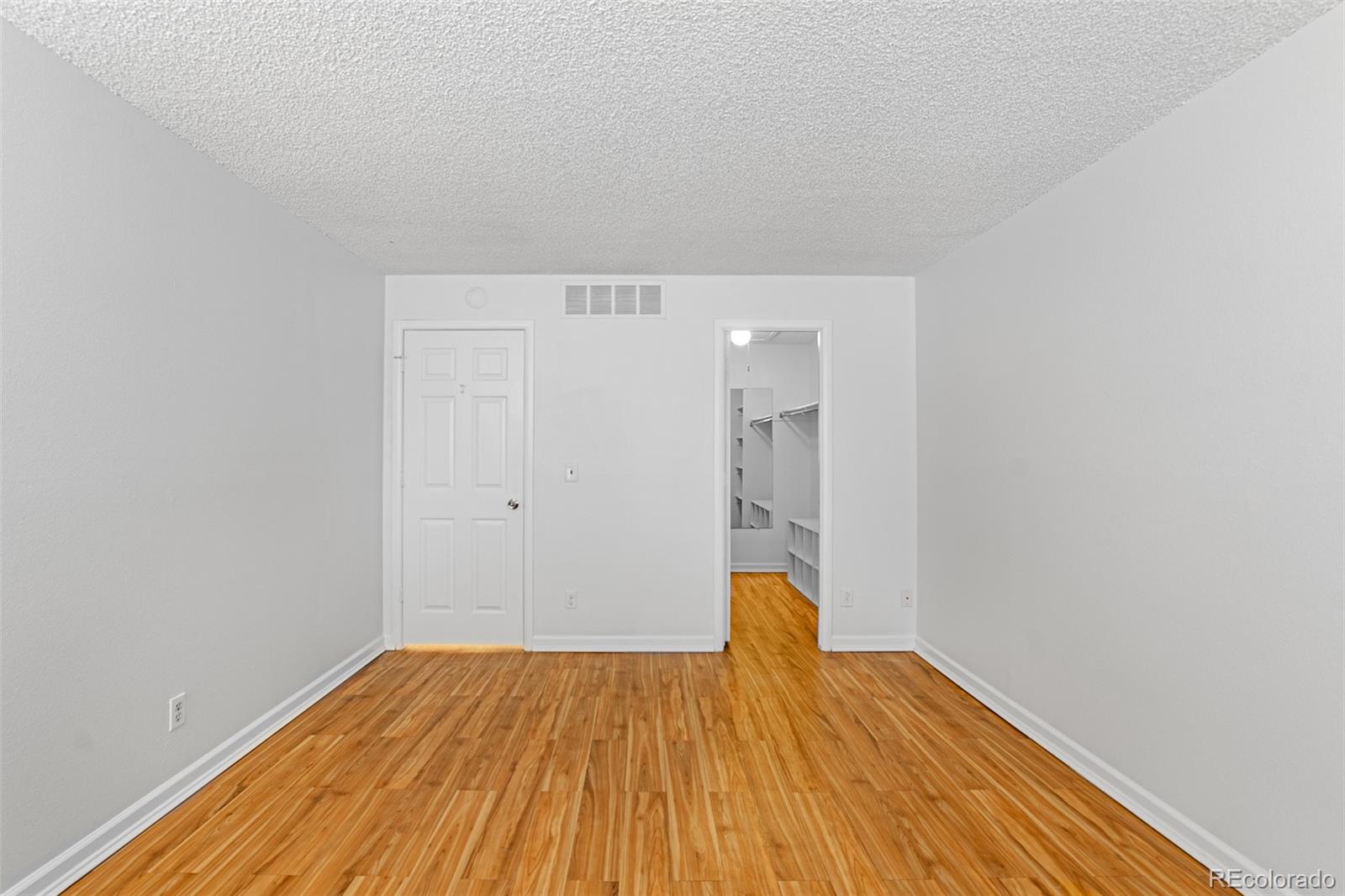 MLS Image #14 for 1180 s monaco parkway,denver, Colorado