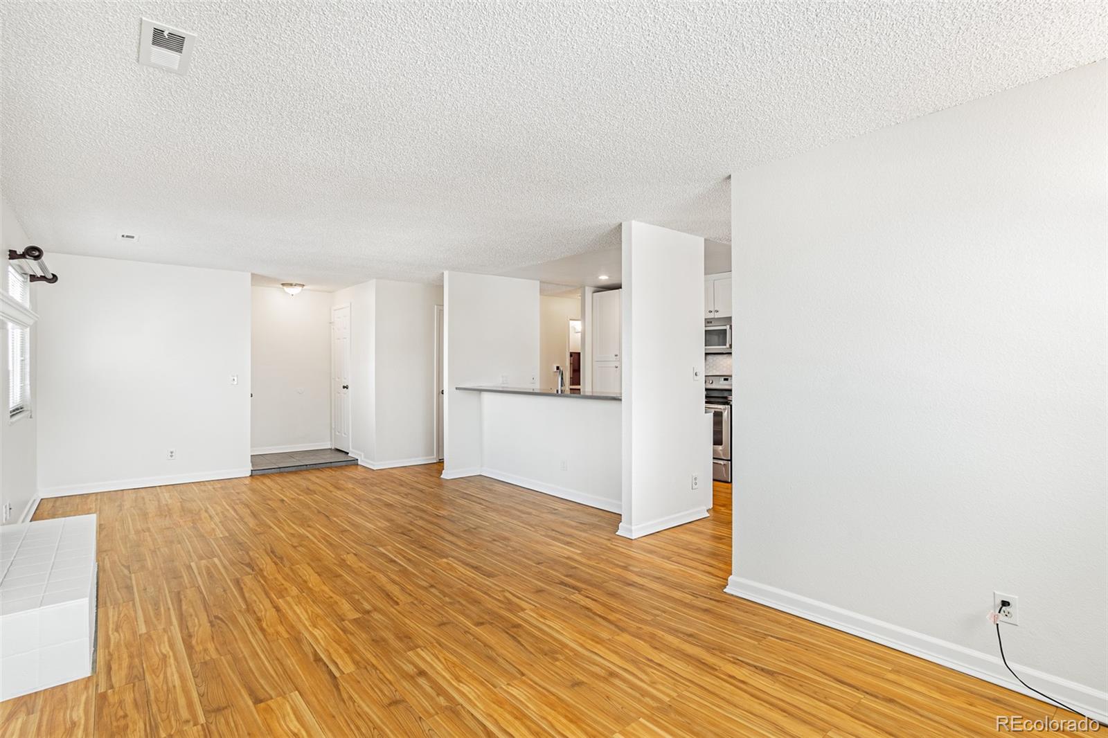MLS Image #8 for 1180 s monaco parkway,denver, Colorado