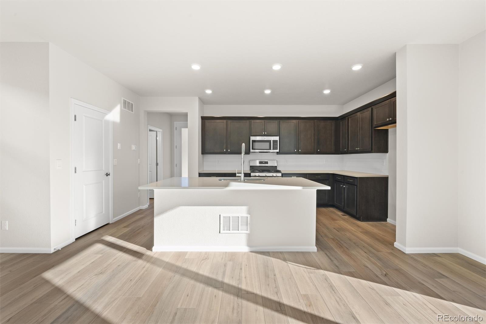 MLS Image #10 for 21134 e 63rd drive,aurora, Colorado