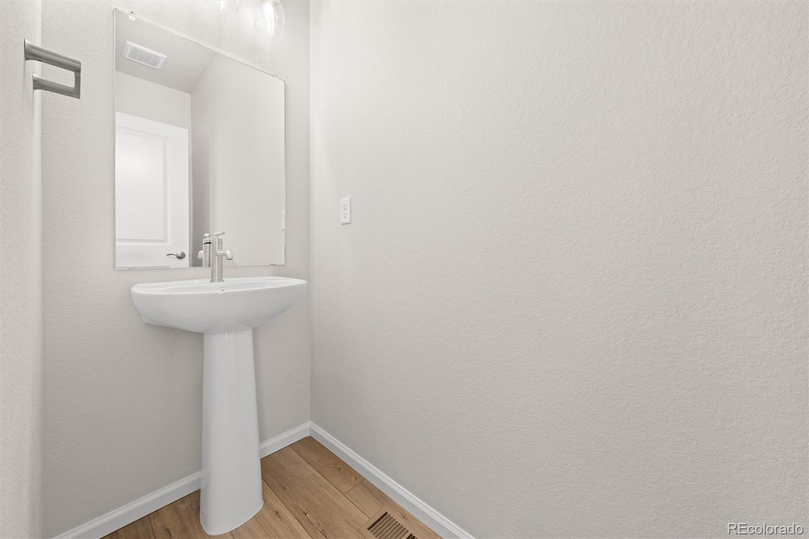 MLS Image #6 for 21134 e 63rd drive,aurora, Colorado
