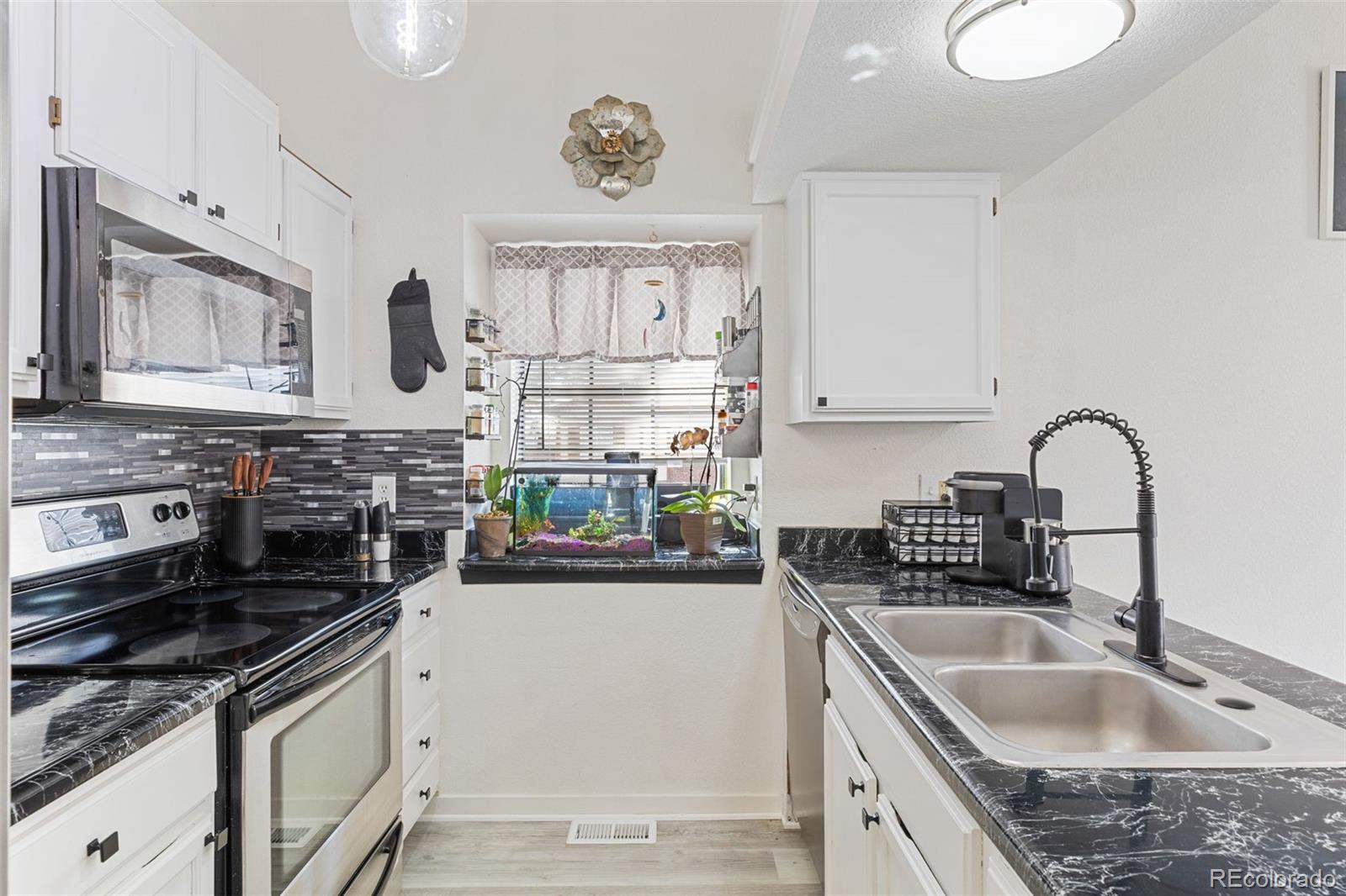 MLS Image #13 for 2569  devonshire court,denver, Colorado