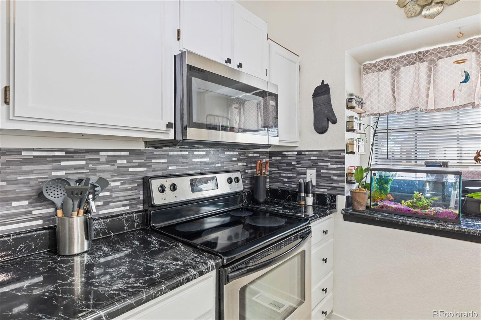 MLS Image #14 for 2569  devonshire court,denver, Colorado