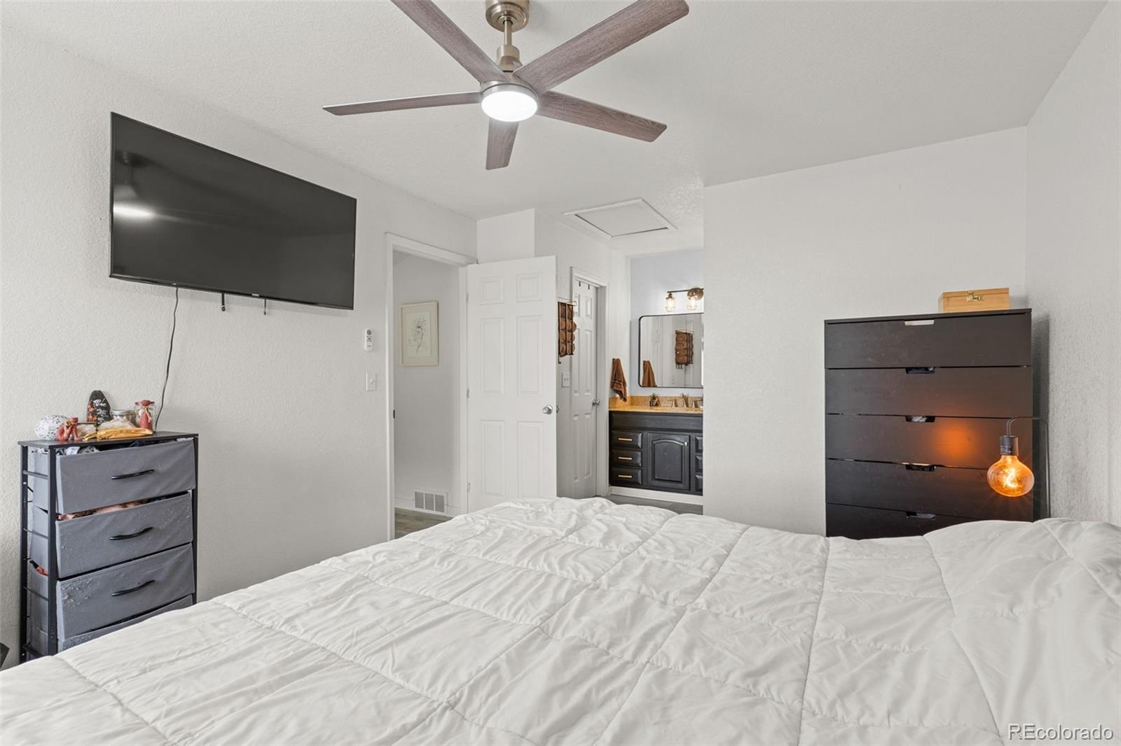MLS Image #26 for 2569  devonshire court,denver, Colorado