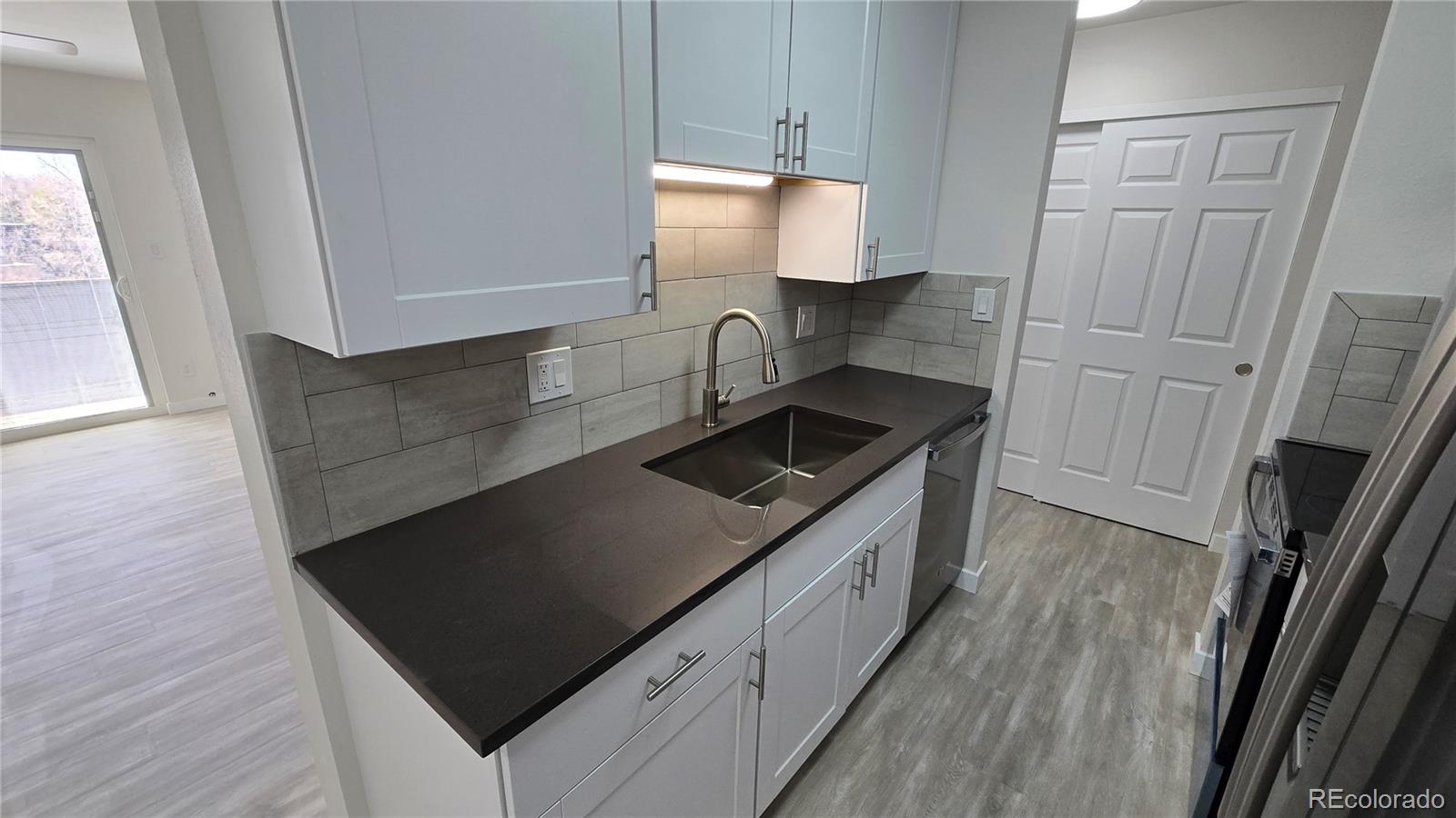 MLS Image #4 for 100 e highline circle,centennial, Colorado