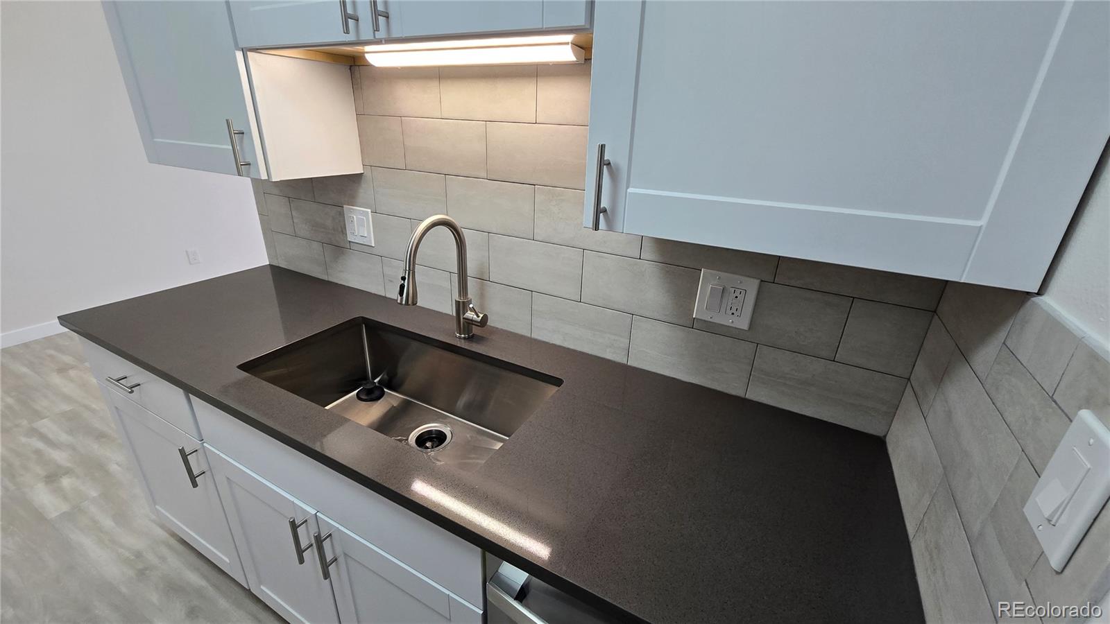 MLS Image #8 for 100 e highline circle,centennial, Colorado