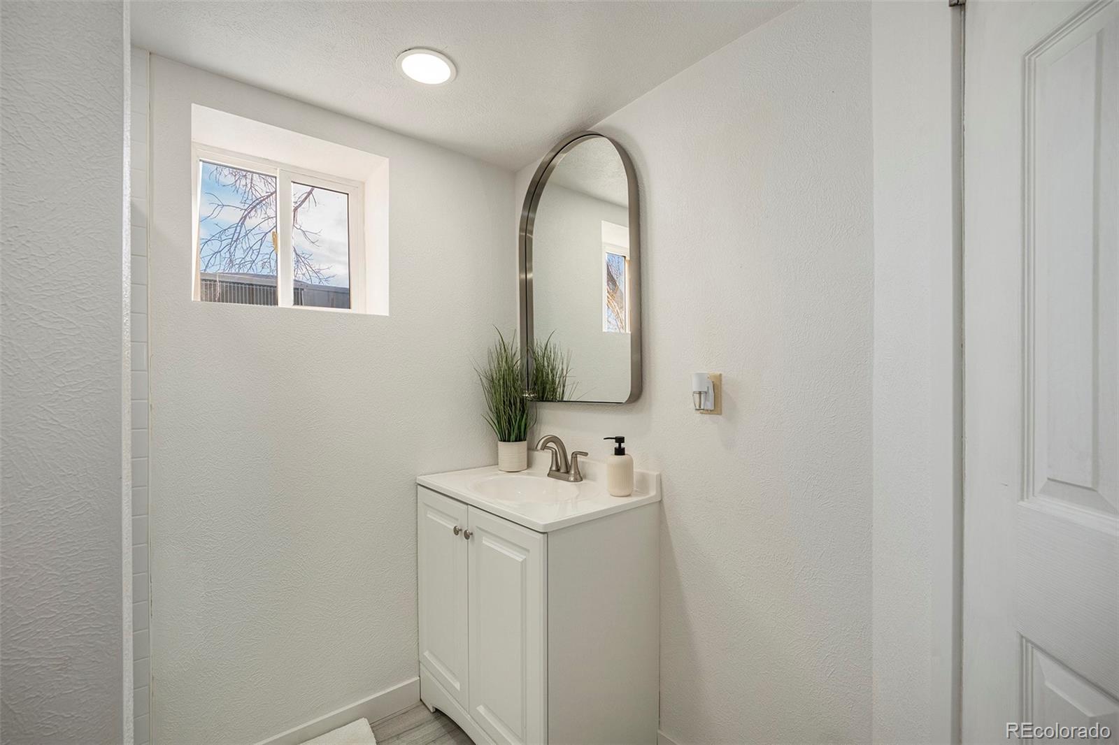 MLS Image #15 for 6532 s field way,littleton, Colorado