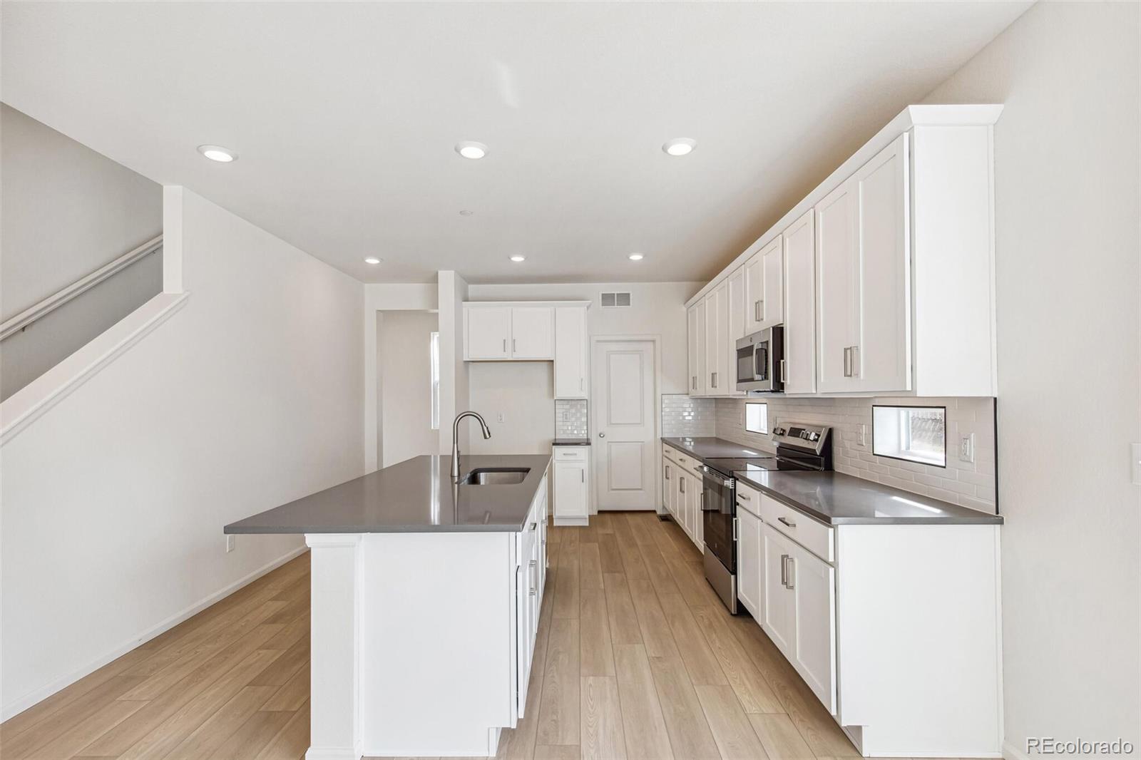 MLS Image #10 for 13422 e 110th way,commerce city, Colorado