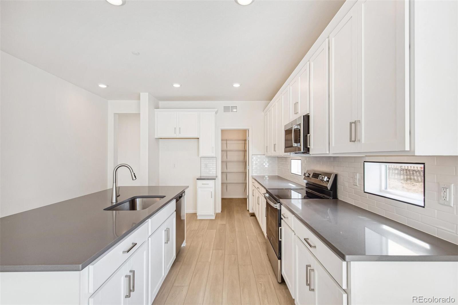 MLS Image #11 for 13422 e 110th way,commerce city, Colorado