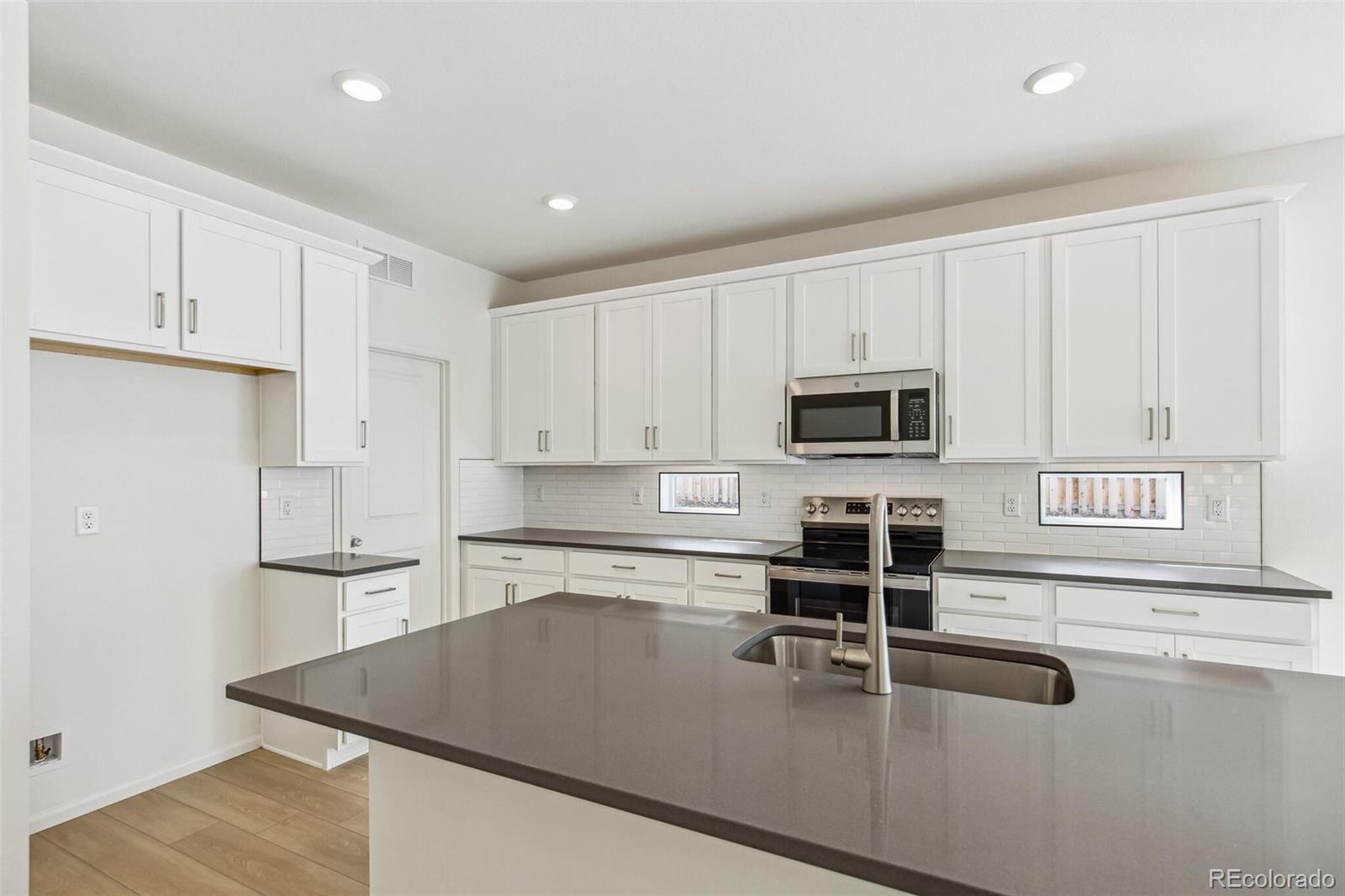 MLS Image #13 for 13422 e 110th way,commerce city, Colorado
