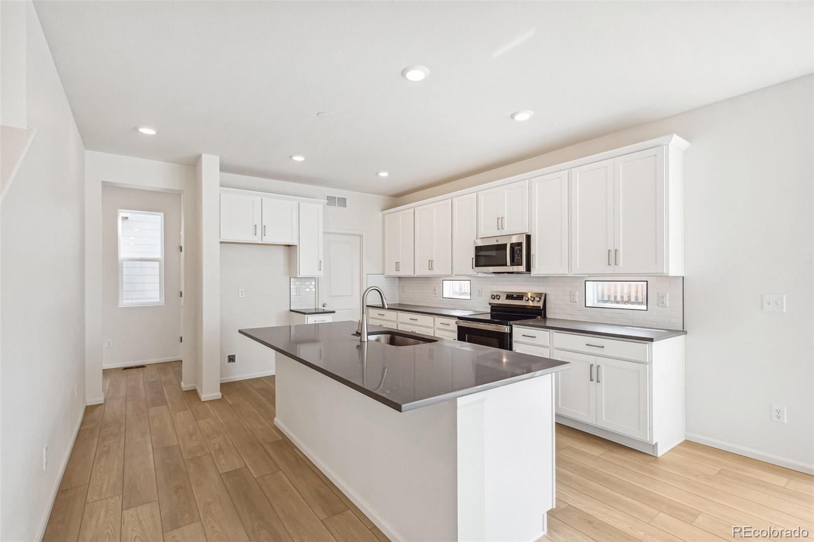 MLS Image #9 for 13422 e 110th way,commerce city, Colorado
