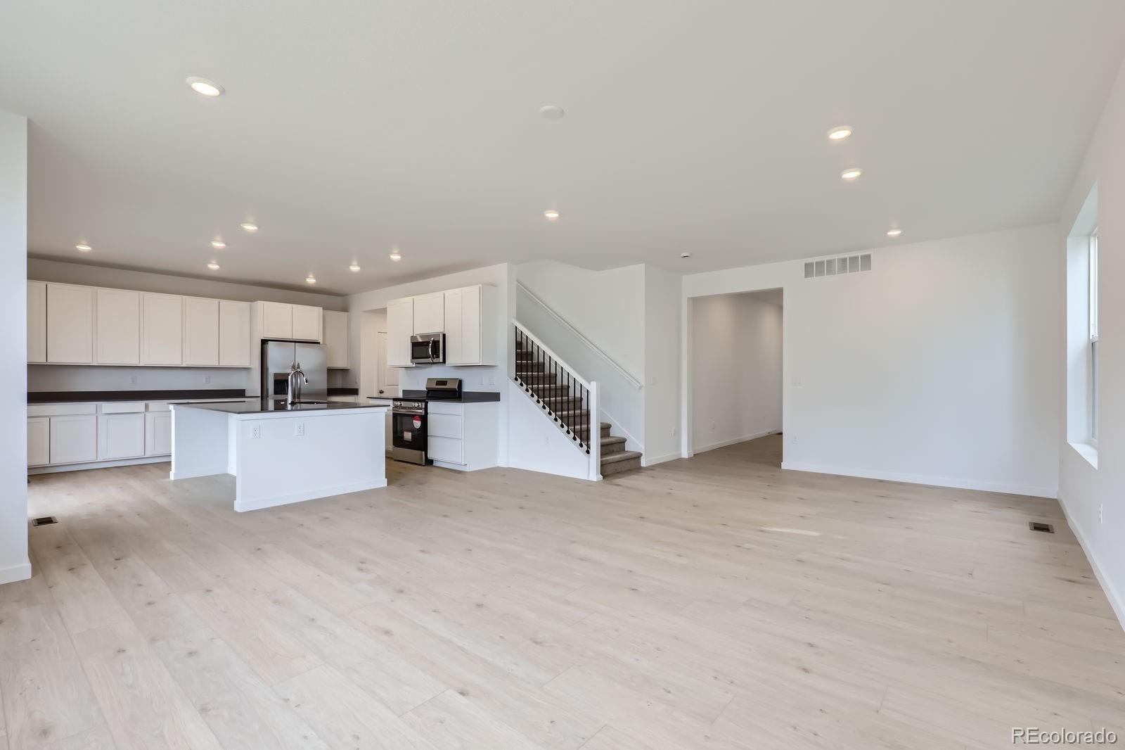 MLS Image #2 for 28625 e 6th place,watkins, Colorado