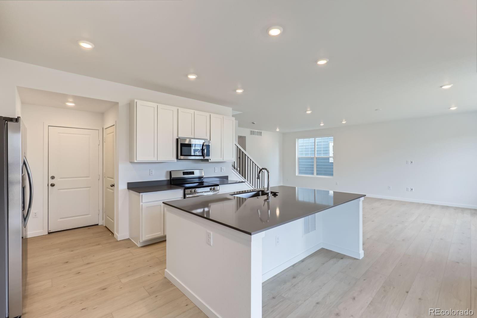 MLS Image #3 for 28625 e 6th place,watkins, Colorado