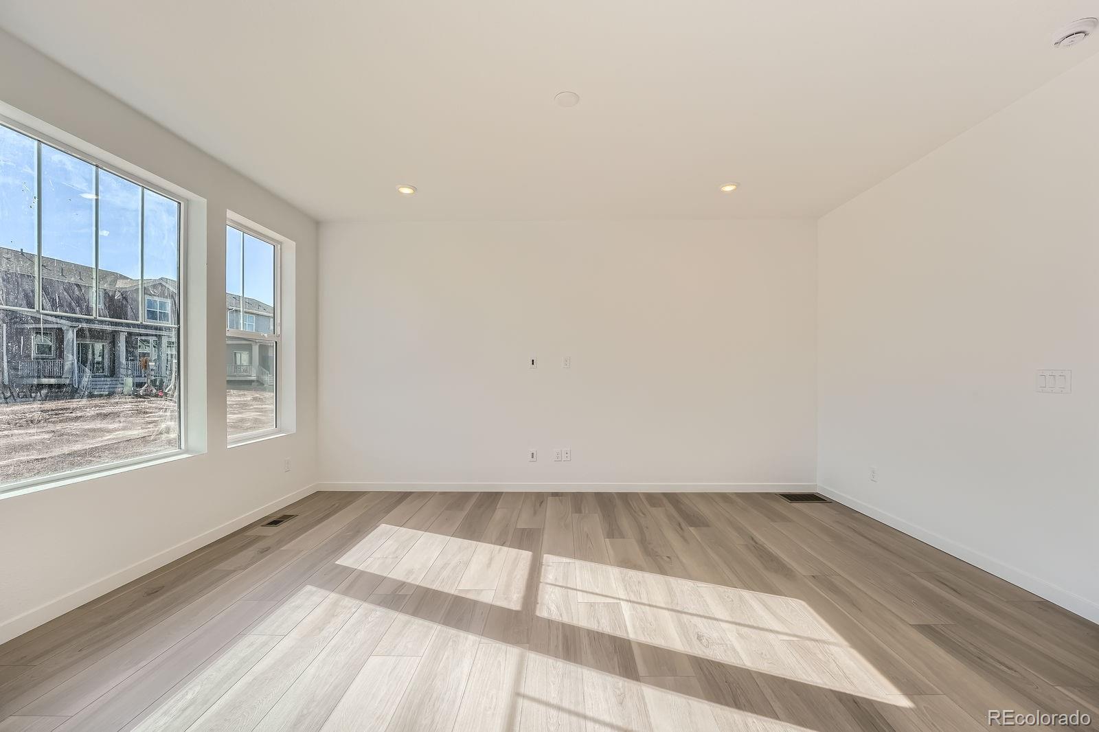 CMA Image for 728 n clubview street,Watkins, Colorado